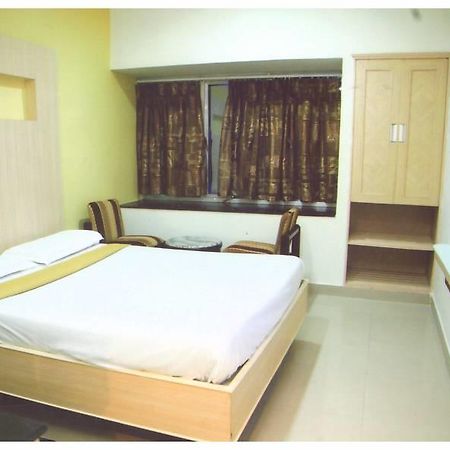 Готель Sri Srinivasa Residency Kadapa Екстер'єр фото