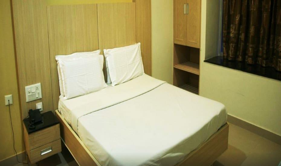 Готель Sri Srinivasa Residency Kadapa Екстер'єр фото